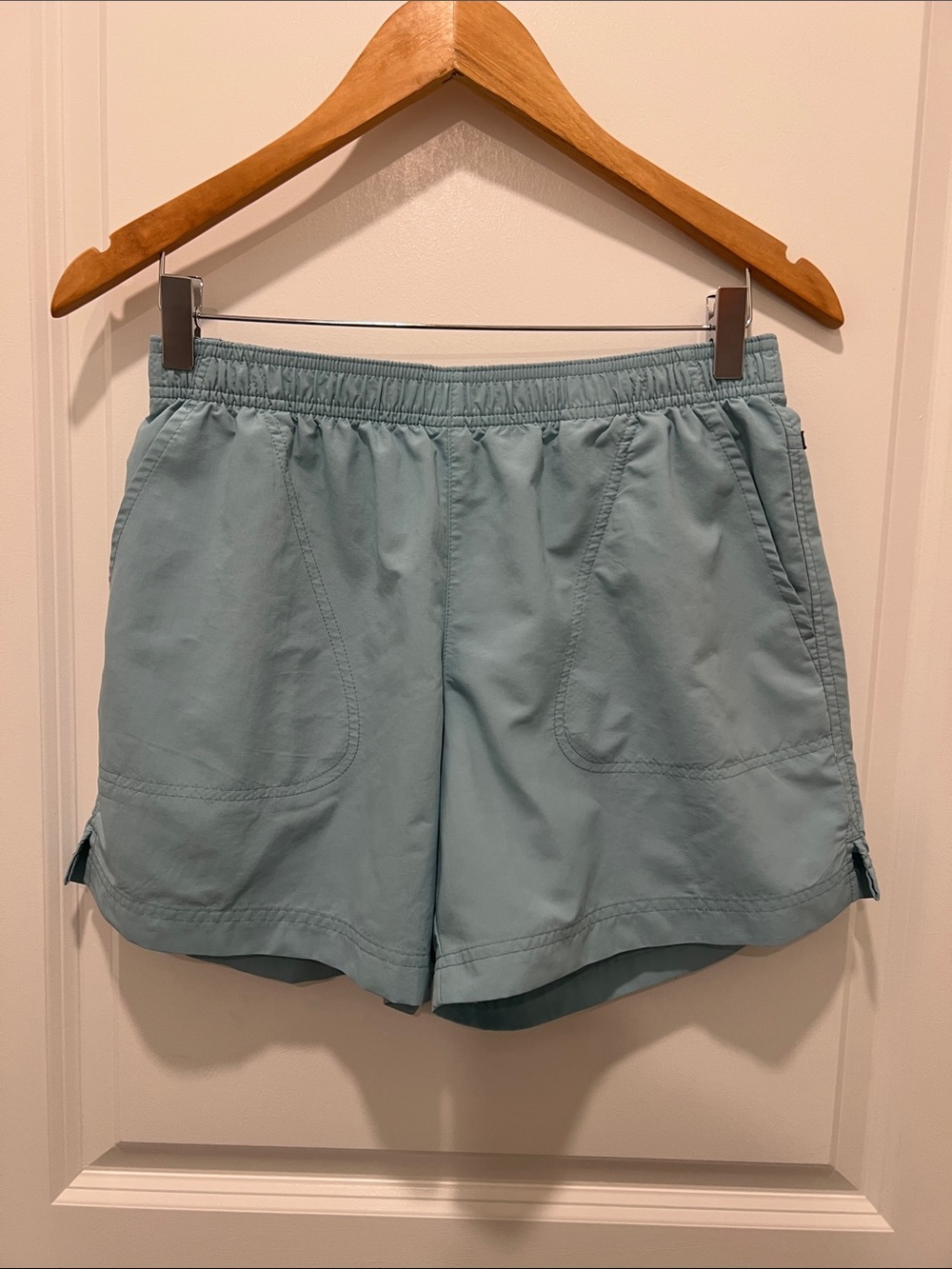 Columbia Women’s Sandy River Shorts, Aqua Blue, 30 UPF OMNI SHADE. VG cond.